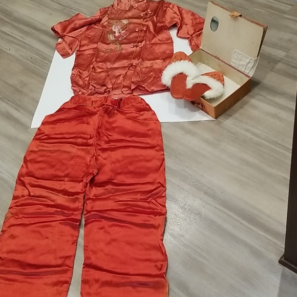 Asian Hand Embroidered Gold Dragon Red Silk Pajama Slippers Box Ensemble Size S - Picture 10 of 16